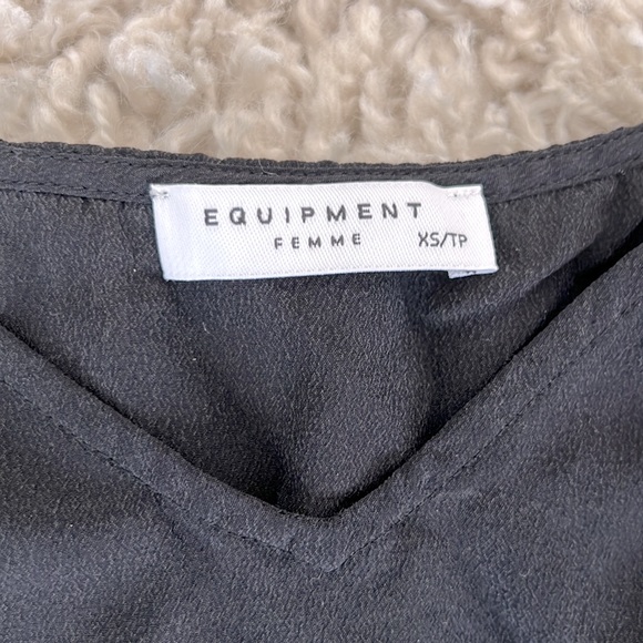 Bundle of silk tank tops - Picture 3 of 7